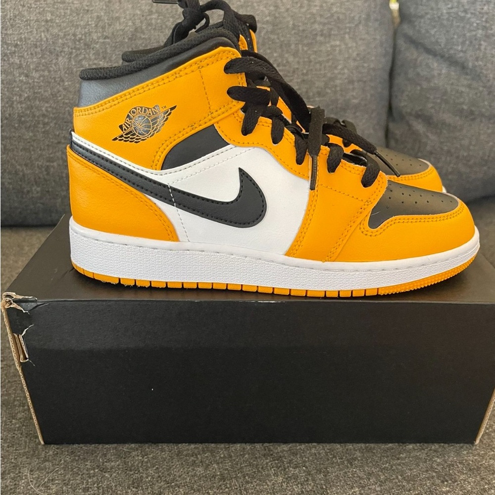 Jordan 1 Mid GS-Taxi Sz 5.5M/7W